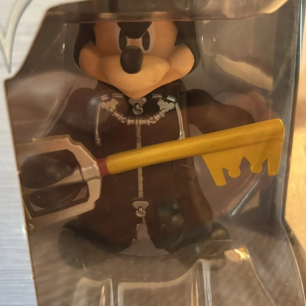 Disney Kingdom of Hearts black coat Mickey figurine!! - Picture 8 of 8